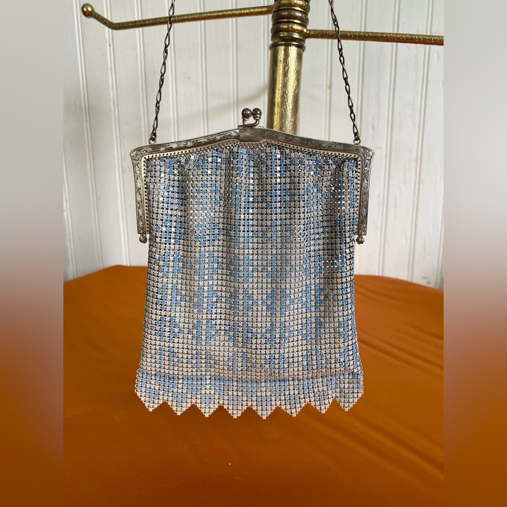 VINTAGE Whiting and Davis 1910's purse.